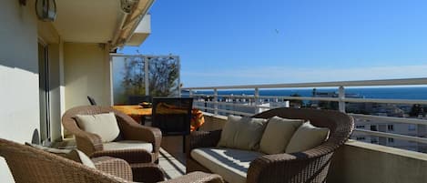 المنطقة المحيطة بالمنشأة