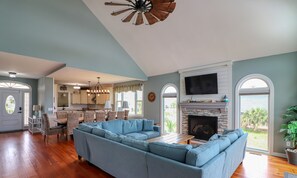 Living area - Five Bed, Four Bath, Renovated, Oceanfront Home w/ Private Pool (Garden City Beach)