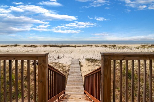 CABANA DEL SOL IS A 2BD/2BA GULF FRONT W/AMAZING VIEWS, 2 SCREEN PORCHES!
