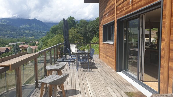 Outdoor dining - Chalet Ouvert sur vue Mont Blanc (Passy)