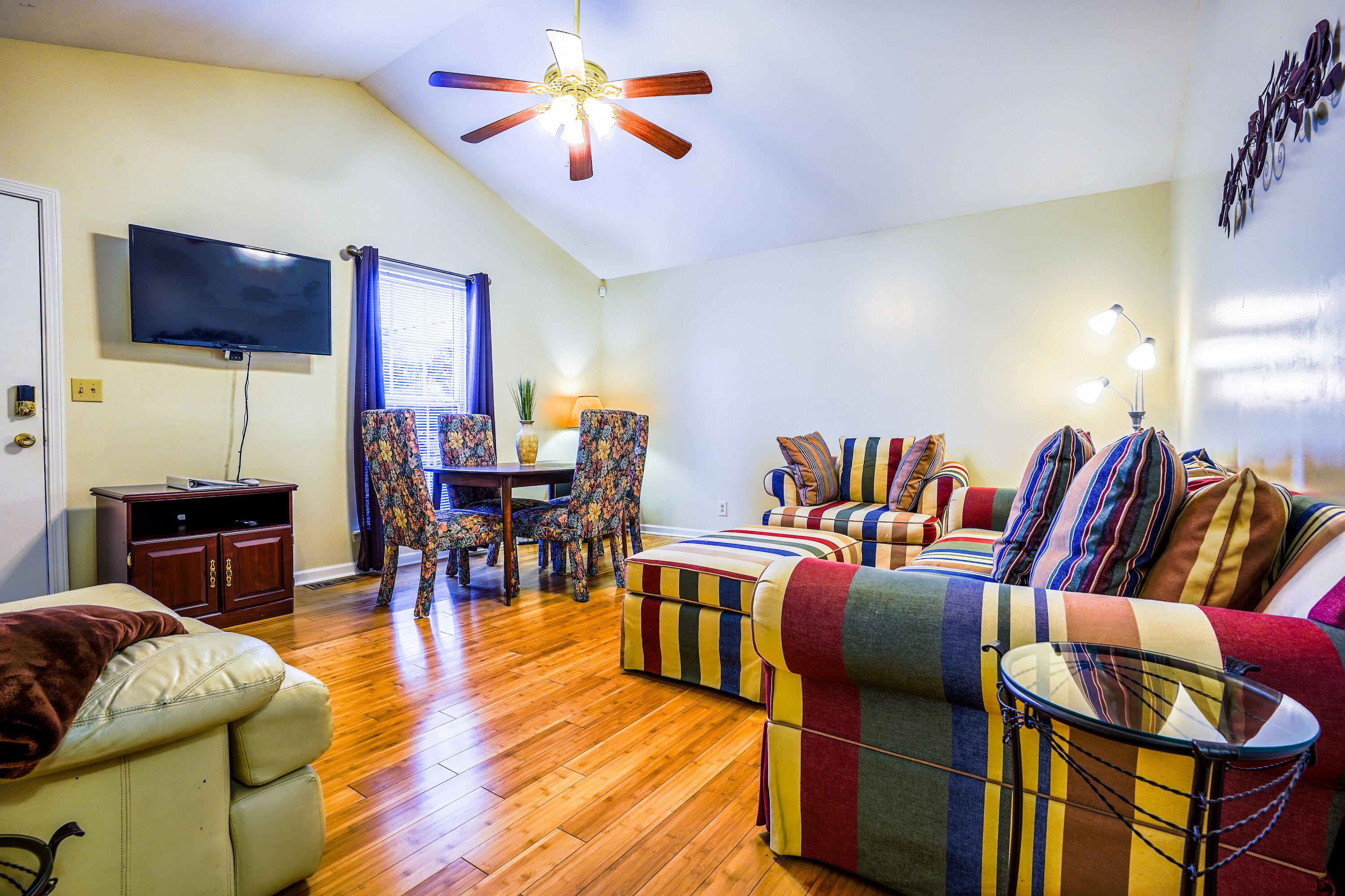 Sunshine Chateau | 2 Miles from DT