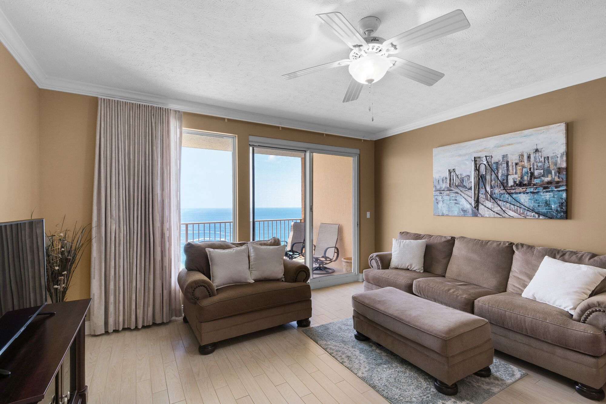 20% OFF SALE-BEACH CHAIRS AND UMBRELLA INCL-PET FRIENDLY-POOLSIDE CAFE-HOT TUB