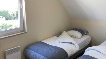 3 bedrooms, iron/ironing board, free WiFi