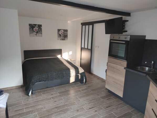 1 bedroom, iron/ironing board, travel cot, free WiFi