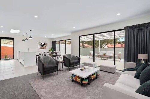 Lord Street Villa Spacious Comfort and River Views