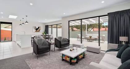 Lord Street Villa Spacious Comfort and River Views