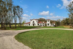 Exterior - Luxury Private Mini Resort With Room For Up To 18 (Lithia)