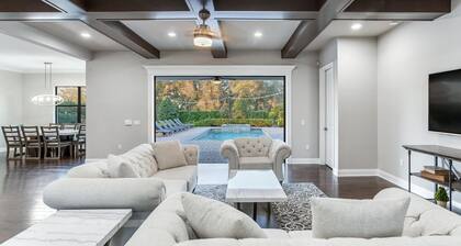 Luxury Private Mini Resort With Room For Up To 18