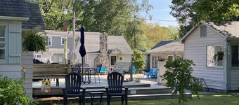 Parkview Cottage #1 - 1/2 block to beach.