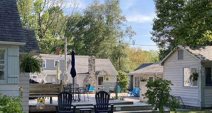 Parkview Cottage #1 - 1/2 block to beach.