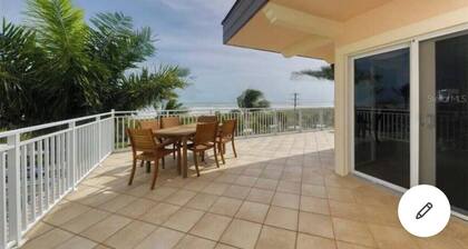 Beach front paradise located in a Condo Building Beach front Penthouse!