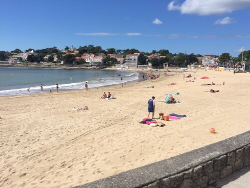 Small accommodation close to beaches, town center, market, bike paths (- 300m)