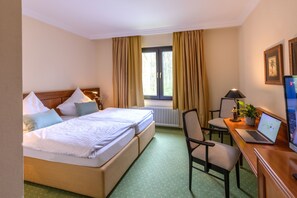 클래식 더블룸 또는 트윈룸 | 미니바, 책상, 무료 WiFi, 침대 시트