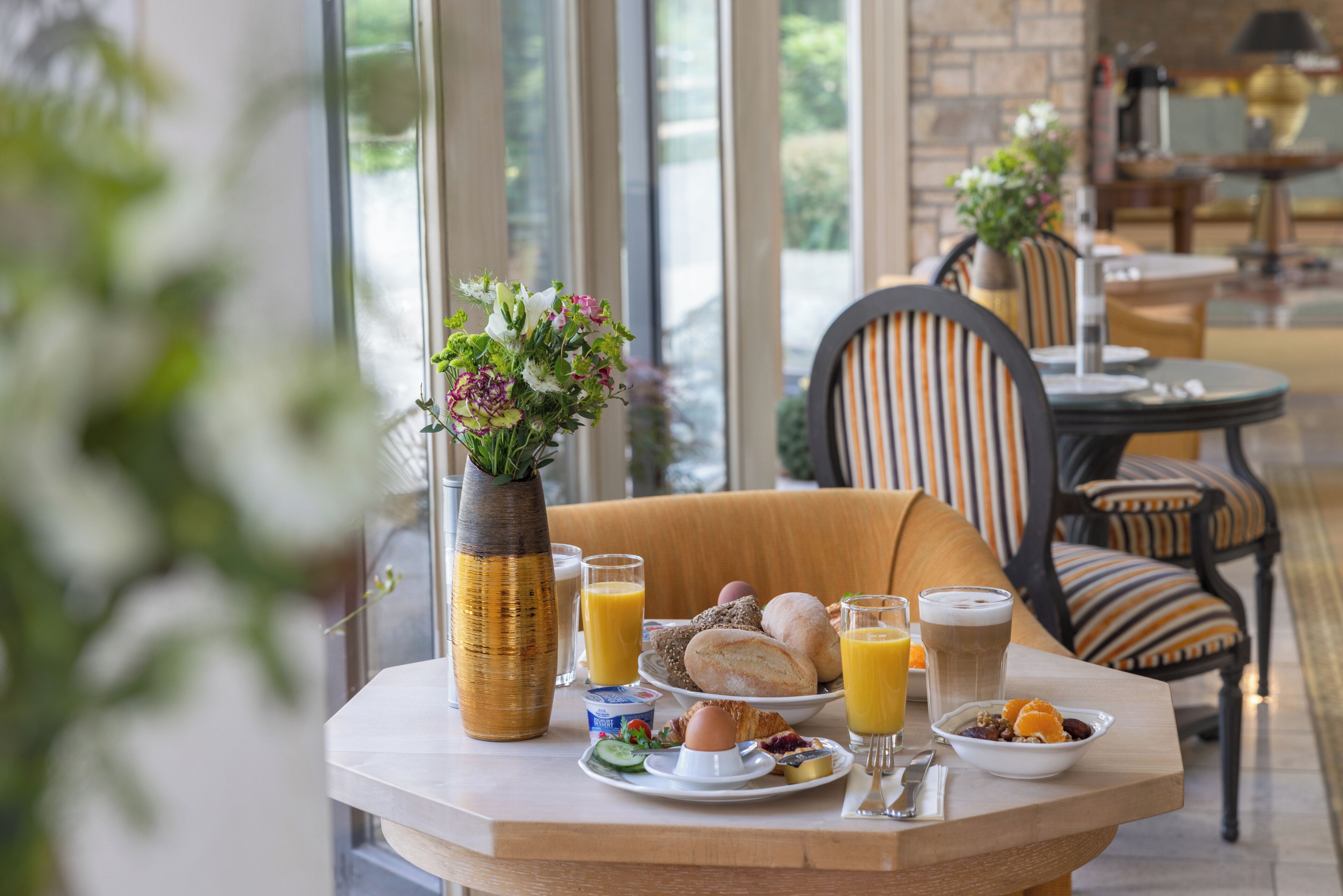 daily continental breakfast (eur 15 per person)