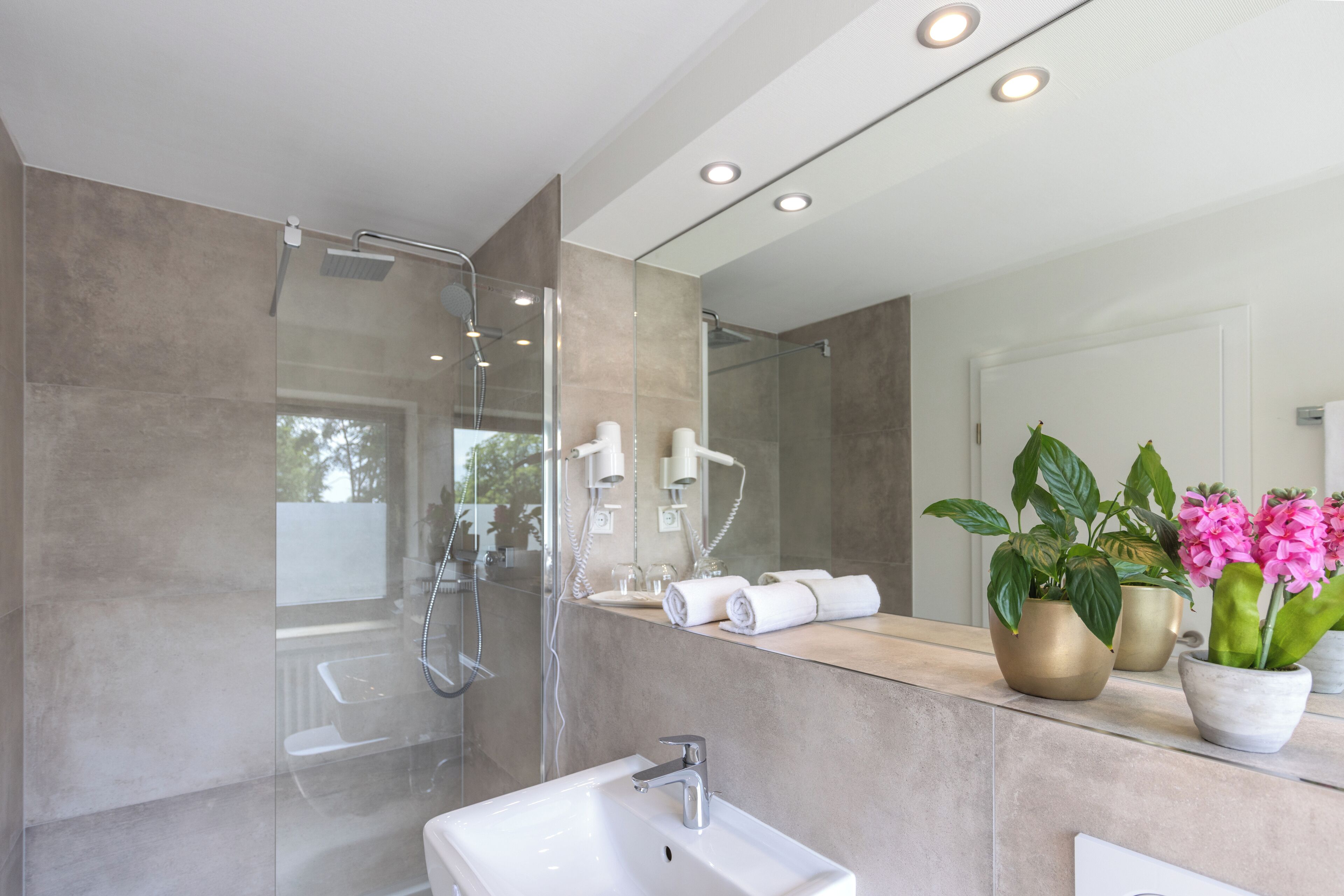 basic room | 1 bedroom, minibar, desk, free wifi