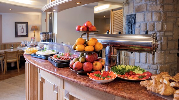 A breakfast buffet with fruits, vegetables, and pastries. - dreams Beckum (Beckum)