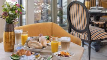 Daily continental breakfast (EUR 15 per person)
