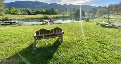 Lake front house, hot tub, optional escalade and jetski