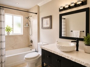 Ensemble douche/baignoire, sĂšche-cheveux, serviettes fournies, savon