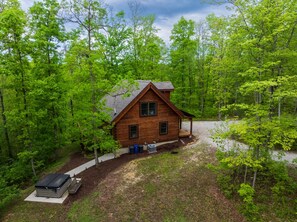Exterior - Tupelo - Hand hewn private log cabin with views (Logan)