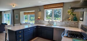 Fridge, microwave, oven, stovetop - Beautiful Waterfront Home on the Cape May Canal (Cape May)