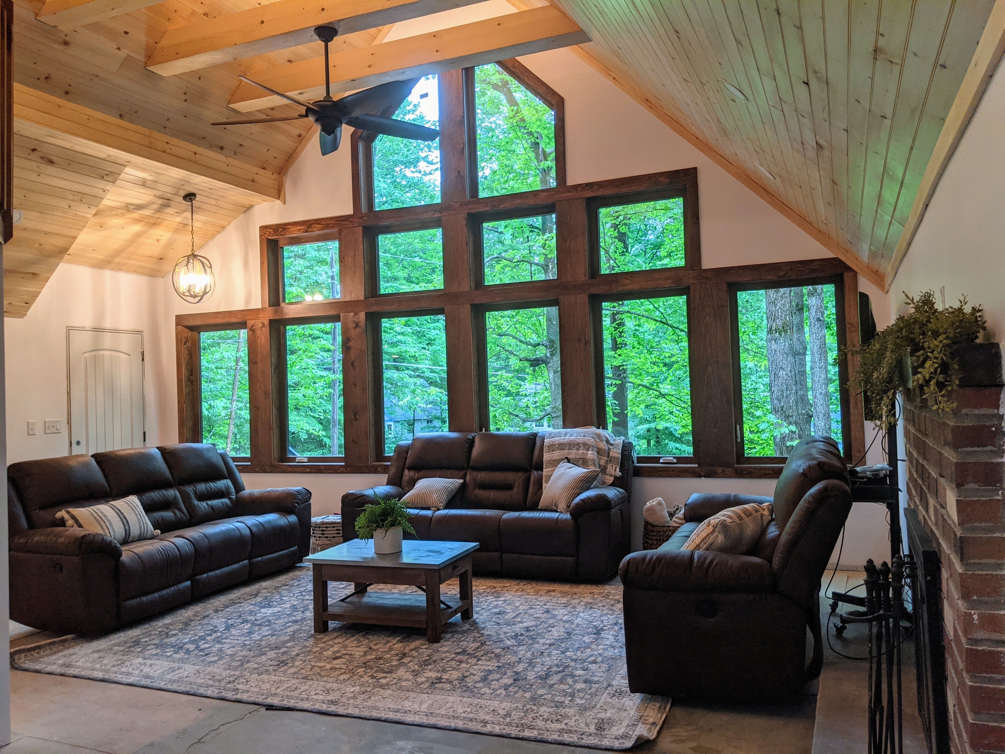 Pocono Family Getaway - Beautiful Home in Arrowhead Lakeside Community!