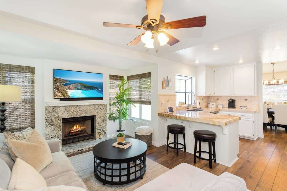 TV, fireplace, offices