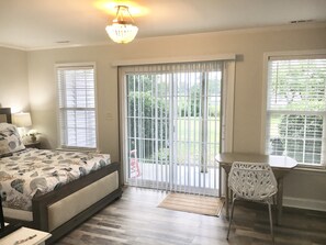 1 bedroom, iron/ironing board, free WiFi, bed sheets - Calico Escape_Water View Studio in Morehead City (Morehead City)