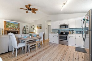Fridge, microwave, oven, stovetop - Flip Flop Oasis - Private Home - 2 Bedrooms/2 Bathrooms - Cherry Grove Beach (North Myrtle Beach)