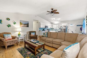 Smart TV, stereo - Flip Flop Oasis - Private Home - 2 Bedrooms/2 Bathrooms - Cherry Grove Beach (North Myrtle Beach)