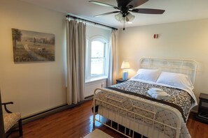 3 bedrooms, desk, iron/ironing board, WiFi