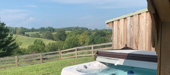 6-Person House with private hot tub and screen porch