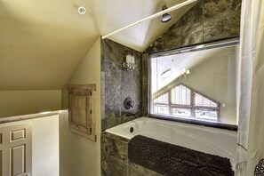 Combined shower/bathtub, hair dryer, towels, soap - Scenic Lodge ~ Ski-In Out ~ Hot Tub ~ Free EV Charging (Big White)