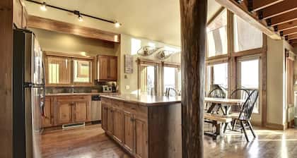 Scenic Lodge ~ Ski-In Out ~ Hot Tub ~ Free EV Charging