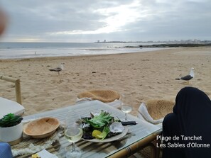 Plage à proximité, chaises longues