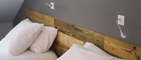 2 bedrooms, travel crib, free WiFi