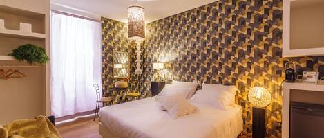 Deluxe-Doppel- oder -Zweibettzimmer | Zimmersafe, individuell dekoriert, Schreibtisch, kostenloses WLAN