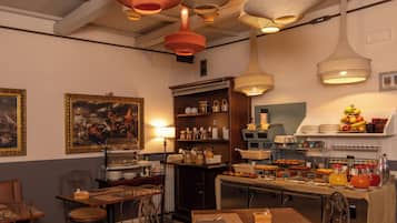 包含每日自助早餐