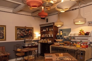 Free daily buffet breakfast - Boutique Hotel Aurora (Spoleto)