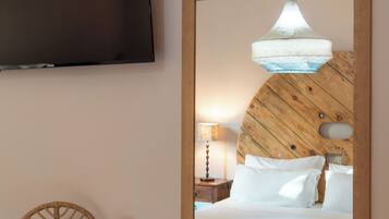 In-room safe, individually decorated, desk, free WiFi