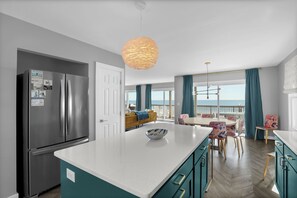 Interior - Resting Beach Face: Luxury Modern Dog-Friendly Oceanfront House - 3bd 2.5ba (North Topsail Beach)
