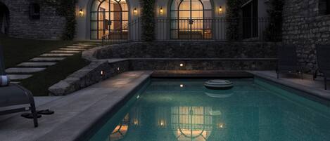 Piscina all'aperto, una piscina riscaldata