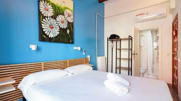 City Double Room | Free WiFi, bed sheets