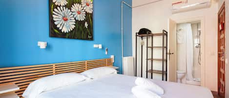 City Double Room | Free WiFi, bed sheets