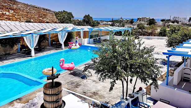 Sun deck - Big place for group 12 (Santorini)