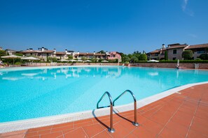 Piscine extérieure (ouverte en saison)