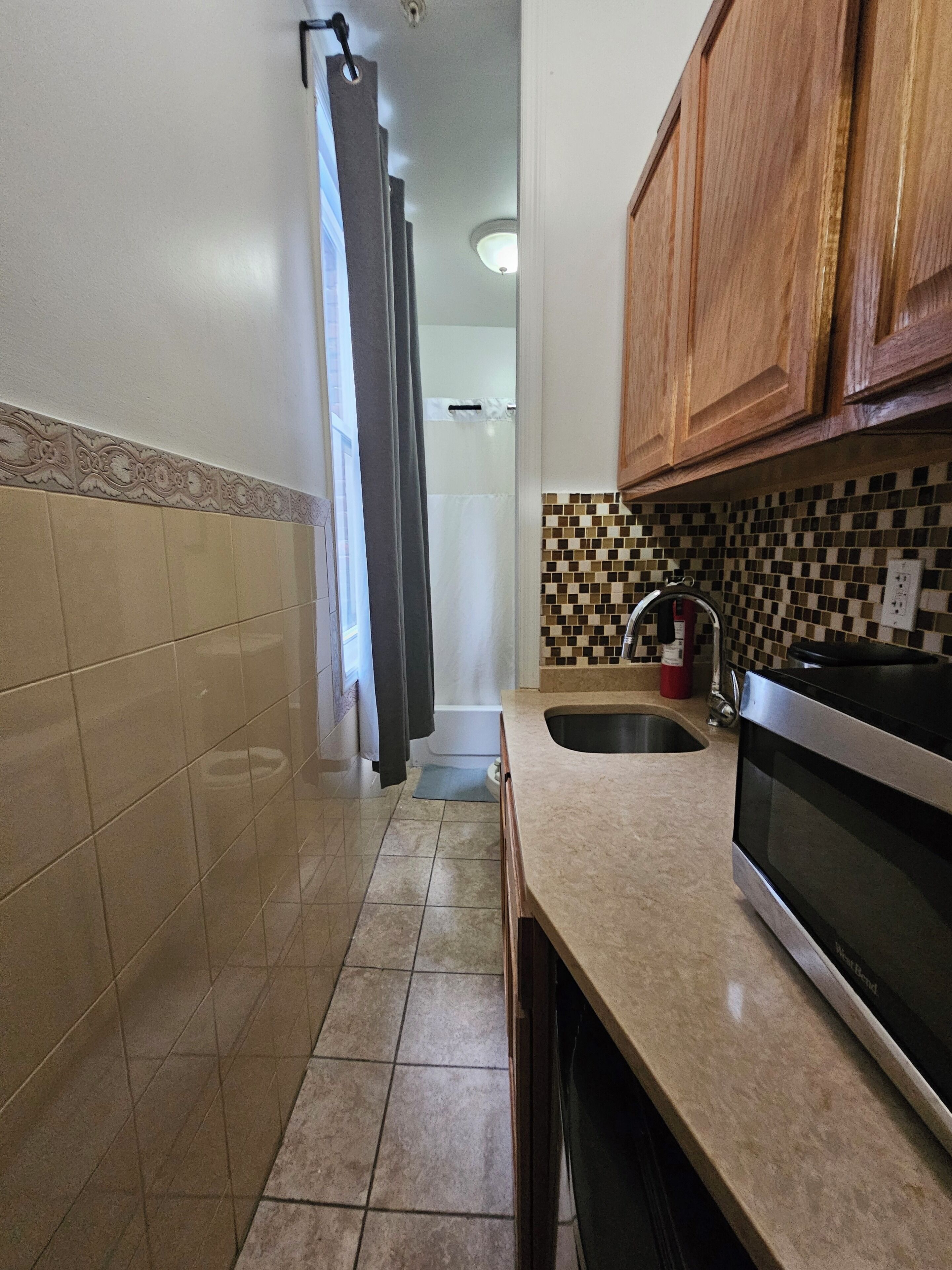 Studio | Donzen dekbedden, individueel gemeubileerd, een strijkplank/strijkijzer