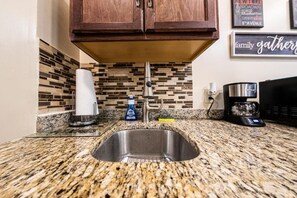 디럭스 스튜디오 스위트 | 오리/거위털 이불, 각각 다르게 가구 비치, 다리미/다리미판, 무료 WiFi