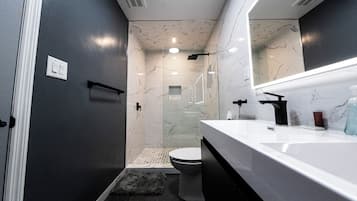 Junior Room | Bathroom