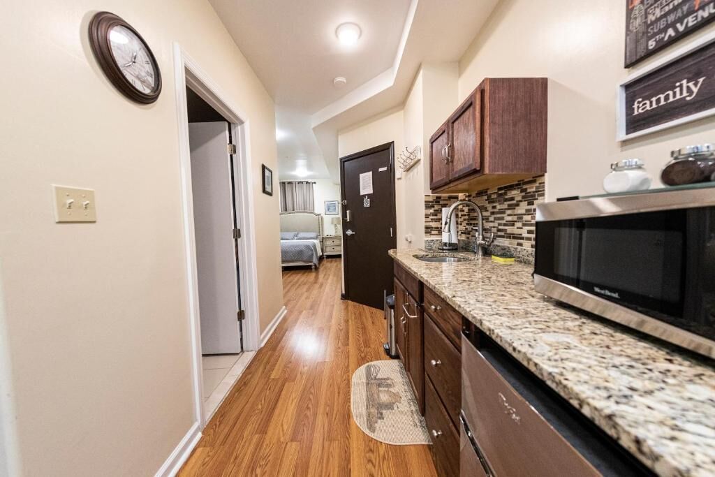 Deluxe Studio Suite | Down comforters, individually furnished, iron/ironing board, free WiFi